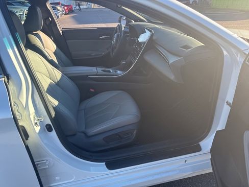 Certified 2021 Toyota Avalon XLE image 4