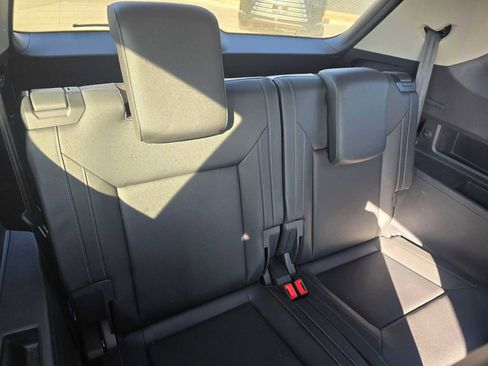 Used 2019 Volkswagen Atlas SE w/ Towing Package image 16