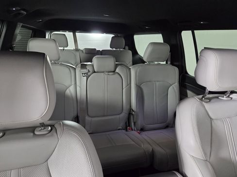 Certified 2025 Jeep Wagoneer 4WD image 34