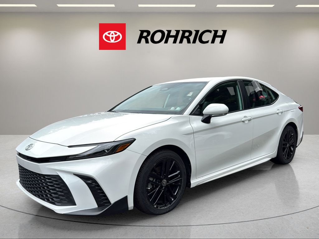 Used 2025 Toyota Camry SE FWD image 1