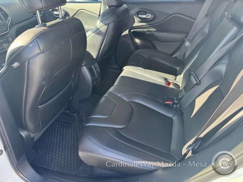 Used 2019 Jeep Cherokee Latitude Plus AWD/4WD image 11