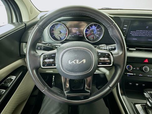 Certified 2024 Kia Carnival LX image 11