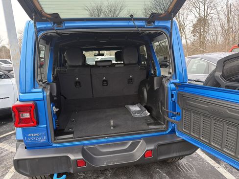 Certified 2023 Jeep Wrangler Sahara w/ Cold Weather Group image 8