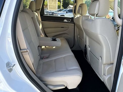 Used 2021 Jeep Grand Cherokee Laredo image 28