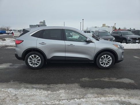 Used 2021 Ford Escape SE image 1