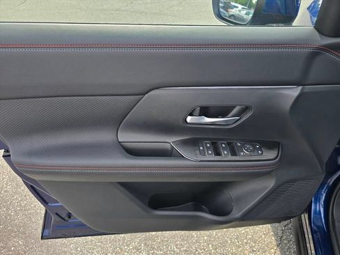 Used 2025 Nissan Kicks SR FWD image 9