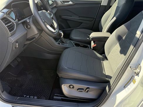 New 2026 Volkswagen Taos SE image 12