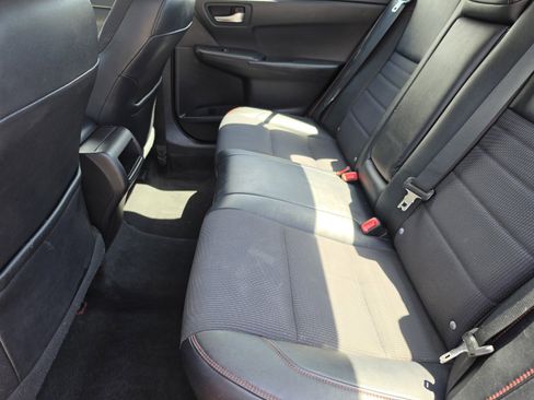 Used 2016 Toyota Camry SE image 12