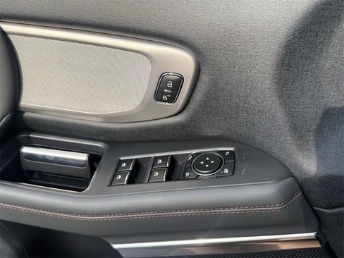 New 2025 Ford Expedition Active image 19