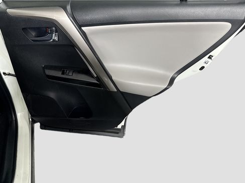 Used 2018 Toyota RAV4 Limited FWD image 28