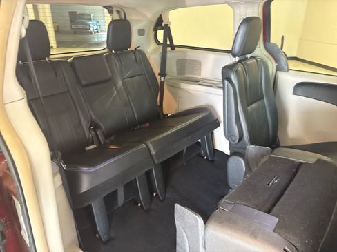 Used 2012 Chrysler Town & Country Touring w/ Entertainment Group #1 FWD image 14
