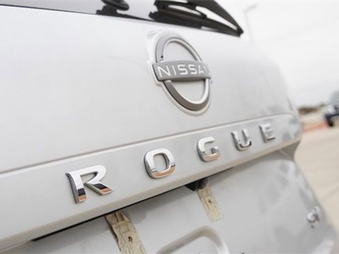 Used 2022 Nissan Rogue SV image 12