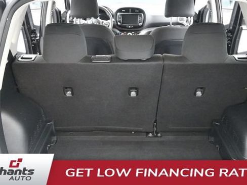 Used 2023 Kia Soul LX w/ LX Technology Package FWD image 12