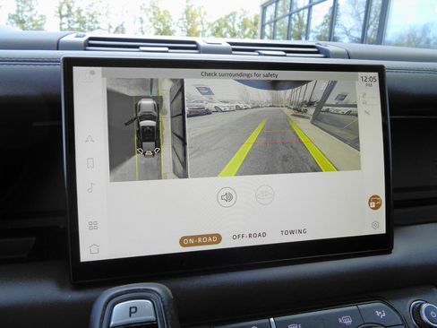 Used 2023 Land Rover Defender 110 V8 image 13