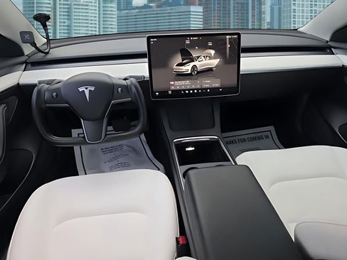 Used 2022 Tesla Model 3 RWD image 9