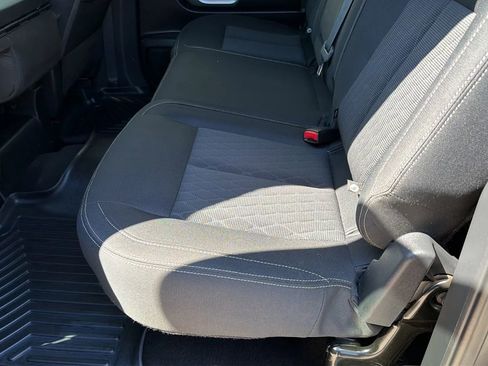 Used 2018 Nissan Titan SV RWD image 14
