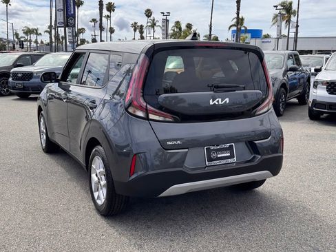 Used 2023 Kia Soul LX w/ Option Group 015 FWD image 10