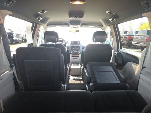 Used 2016 Dodge Grand Caravan SE FWD image 13