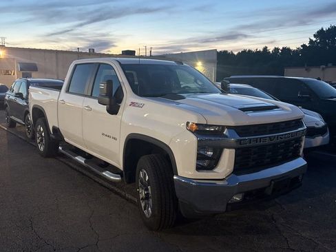 Used 2023 Chevrolet Silverado 2500 LT w/ Convenience Package AWD/4WD image 2