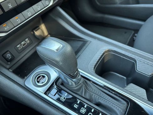 Used 2025 Nissan Sentra SV FWD image 36