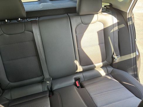 Used 2025 Chevrolet Trax LT image 31