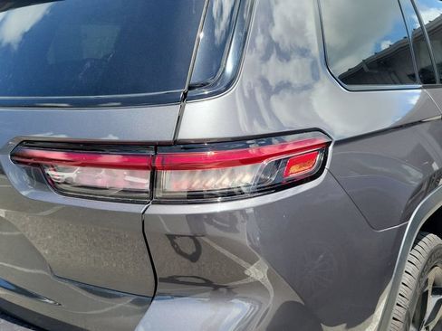 Used 2023 Jeep Grand Cherokee L Laredo RWD image 12