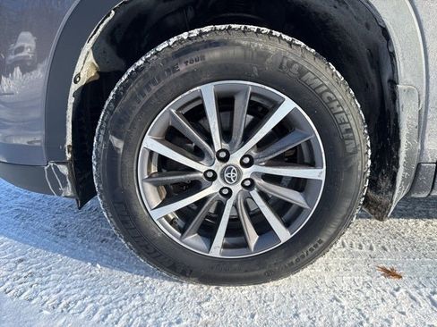 Used 2019 Toyota Highlander XLE image 4