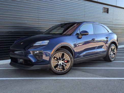 Certified 2025 Porsche Macan 4S Electric image 1