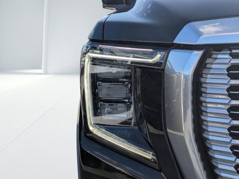 Used 2024 GMC Yukon XL Denali image 8