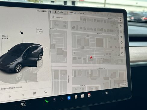 Used 2022 Tesla Model Y Long Range AWD/4WD image 18