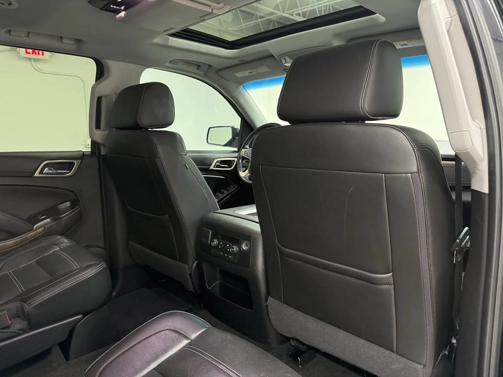 Used 2018 GMC Yukon Denali w/ Open Road Package RWD image 18