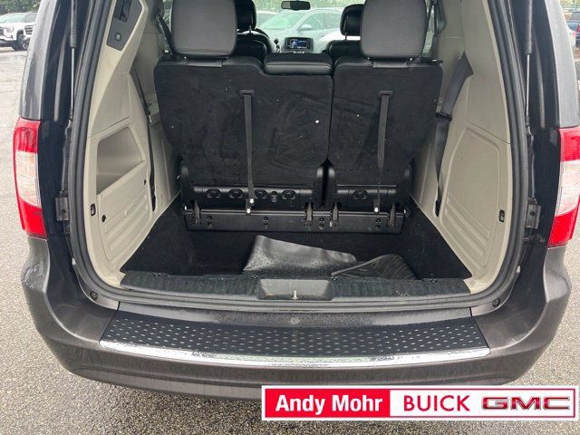 Used 2016 Chrysler Town & Country Touring w/ Driver Convenience Group FWD image 14