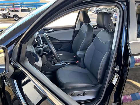 Used 2024 Volkswagen Taos SE image 8