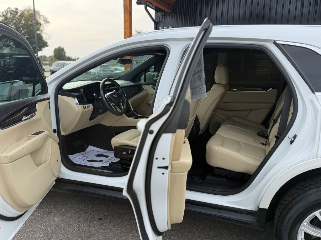 Used 2017 Cadillac XT5 FWD w/ LPO, Wheel Lock Package image 7