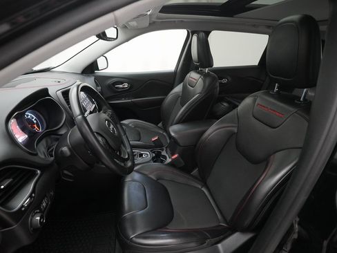 Used 2019 Jeep Cherokee Trailhawk w/ Comfort/Convenience Group image 7