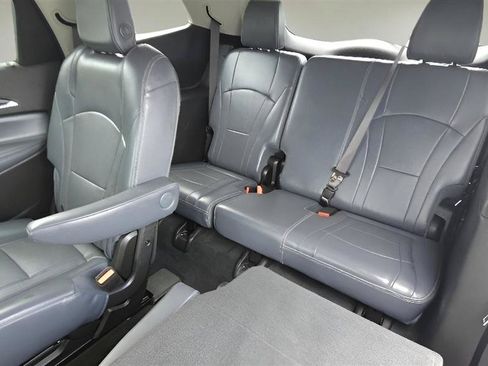 Used 2018 Buick Enclave Essence AWD/4WD image 22