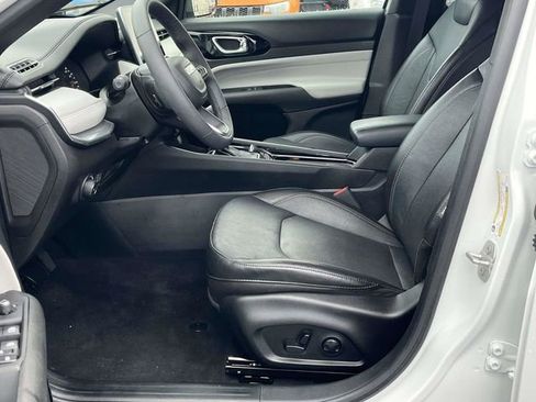 Used 2023 Jeep Compass Limited image 13