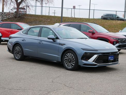 Used 2025 Hyundai Sonata Limited image 4