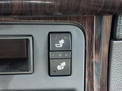 Used 2017 Chevrolet Traverse LT w/ Style and Technology Package FWD image 11