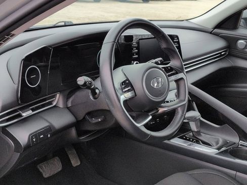 Used 2022 Hyundai Elantra SEL w/ Convenience Package image 10