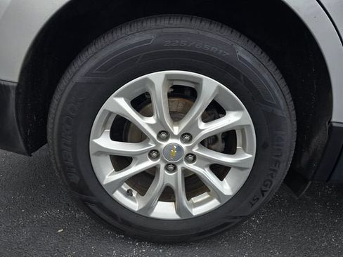 Used 2018 Chevrolet Equinox LT FWD image 12