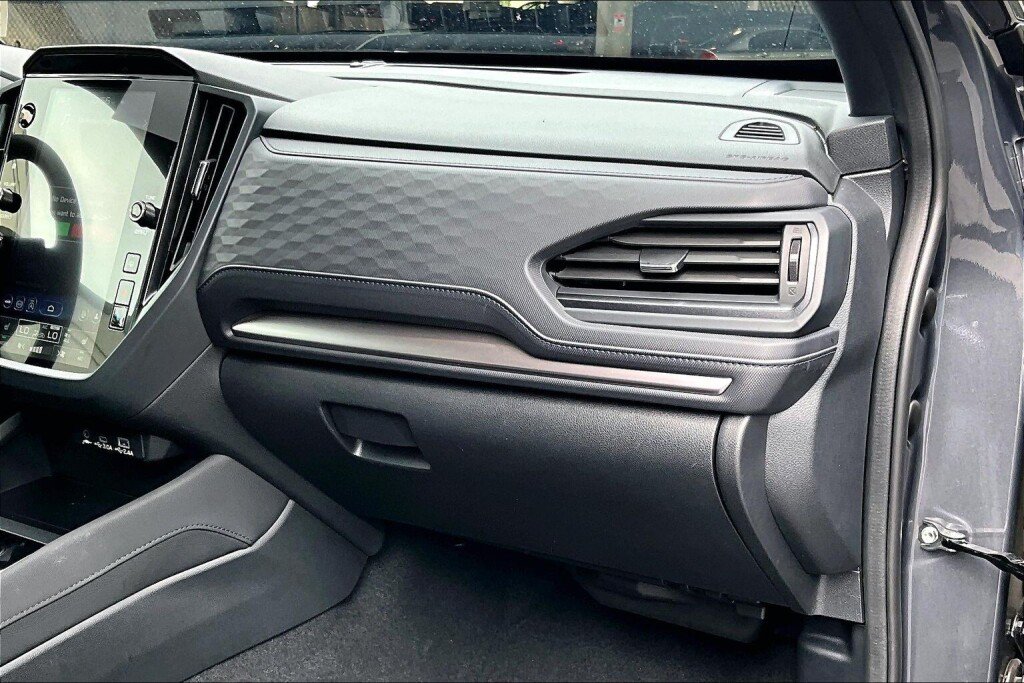 Certified 2025 Subaru Forester Premium AWD/4WD image 11