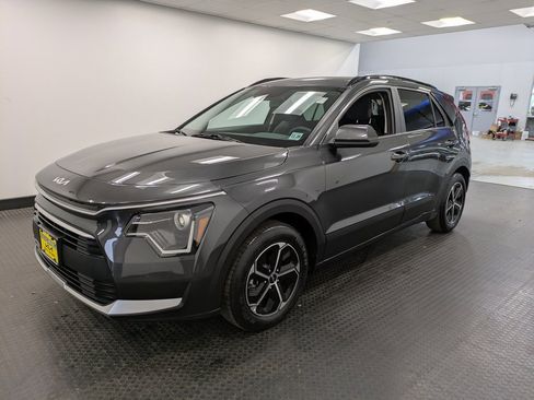 Certified 2024 Kia Niro LX image 1