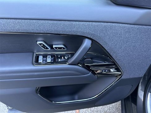 Used 2023 Land Rover Range Rover Sport SE Dynamic image 17
