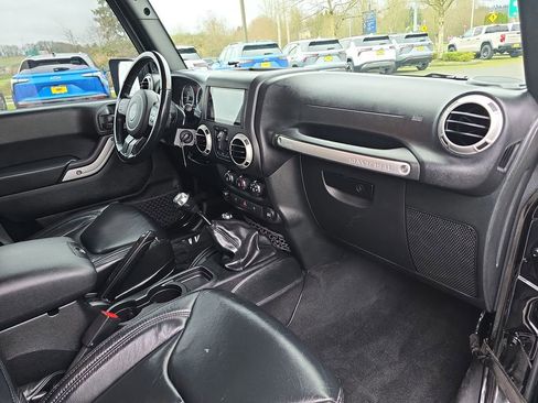 Used 2018 Jeep Wrangler Unlimited Sahara w/ Dual Top Group image 28