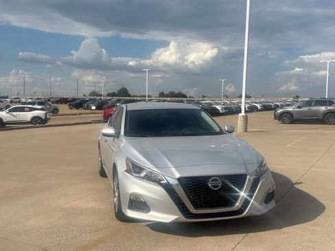 Used 2020 Nissan Altima 2.5 S FWD image 4