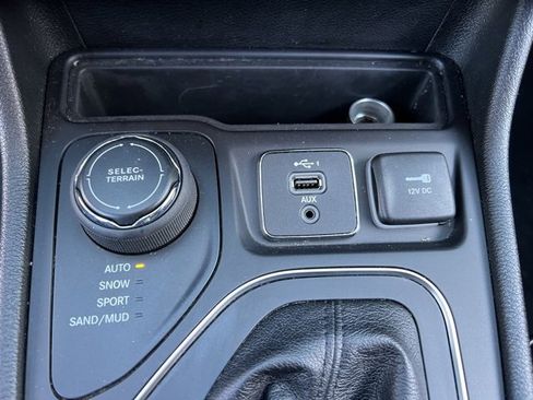 Used 2021 Jeep Cherokee Latitude image 21