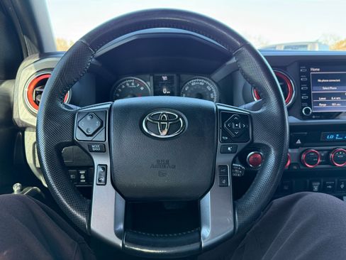 Used 2022 Toyota Tacoma TRD Off-Road image 19