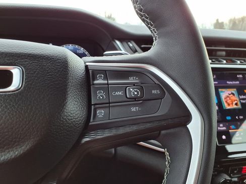 Used 2025 Jeep Grand Cherokee L Laredo w/ Luxury Tech Group I image 18