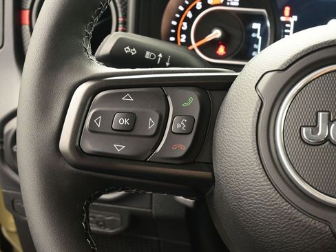 New 2025 Jeep Wrangler Unlimited Rubicon w/ Technology Group image 10